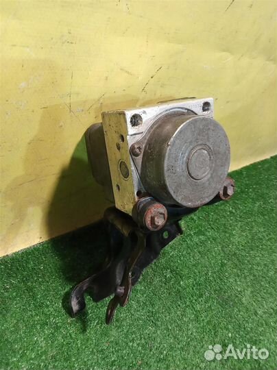 Блок ABS (насос) Toyota Corolla E15 2006
