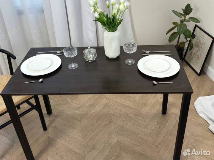 Стол черный