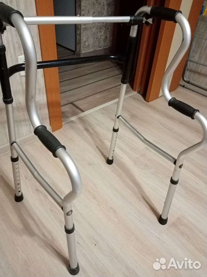 Коляска инвалидная и ходунки шагающие