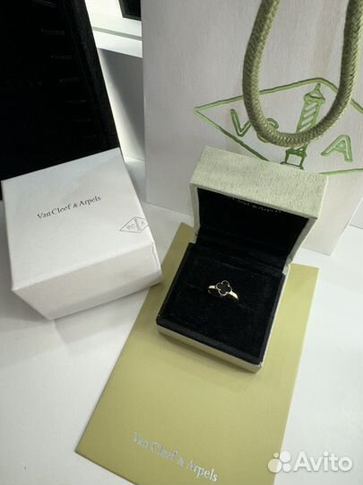 Золотое кольцо Van cleef