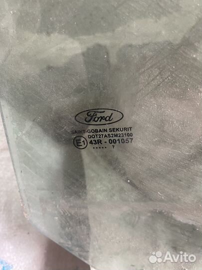 Стекло левое задней двери