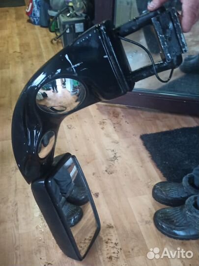 Боковое зеркало