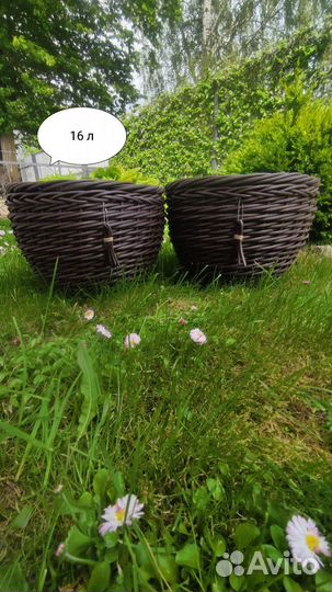 Кашпо из искусственного ротанга