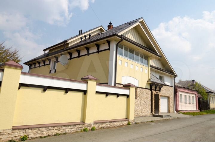 Коттедж 330 м² на участке 16 сот.