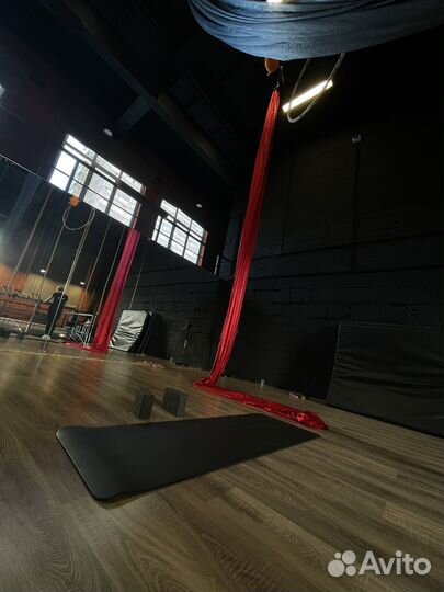 Тренер по воздушной гимнастике, тренер по растяжке