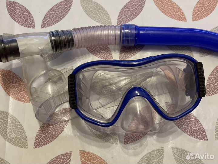 Маска с трубкой для плавания