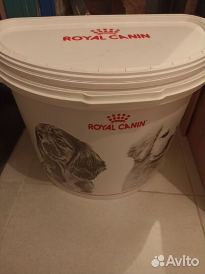 Переносной контейнер для корма Royal canin
