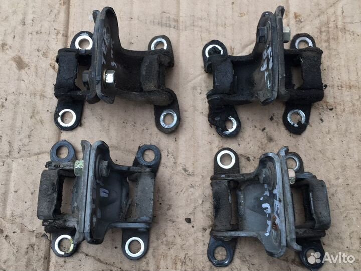 Петля дверная Дайхатсу Териос 1