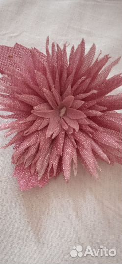 Цветок брошь на платье