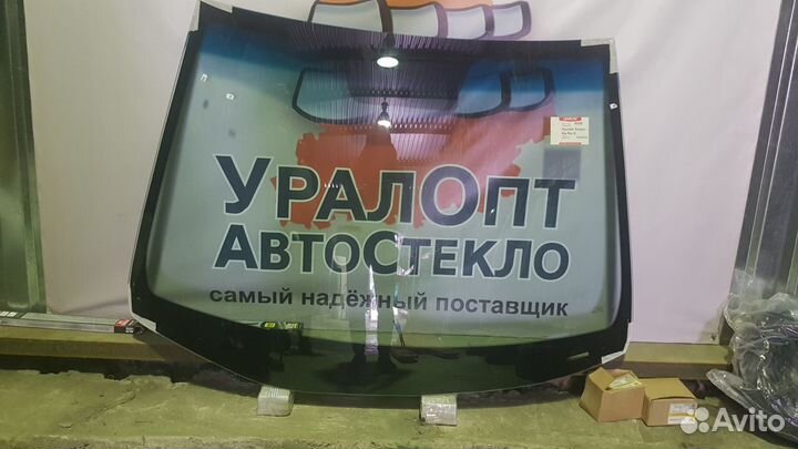 Лобовое стекло Mitsubishi Grandis