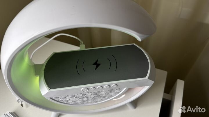 Смарт колонка с беспроводной зарядкой/ночник