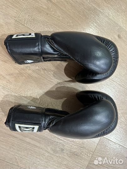 Боксерские перчатки