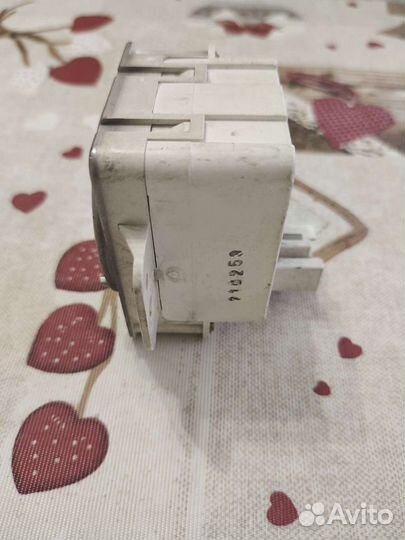 Часы с автомобиля Мицубиси аиртрек 2002 года выпус