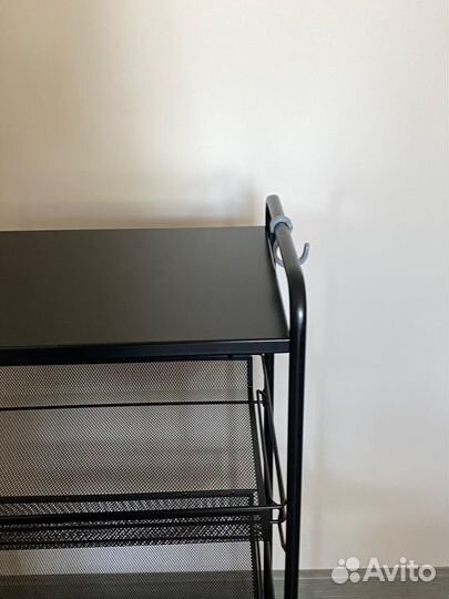 Этажерка на колесиках