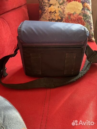 Пленочный фотоаппарат с сумкой для него