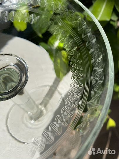 Старинная ваза стекло на ножке. Пантография
