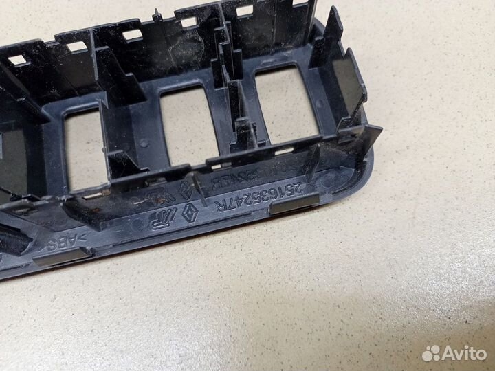 Накладка (кузов внутри) Duster 2012