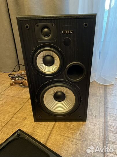 Активная акустика Edifier R2700