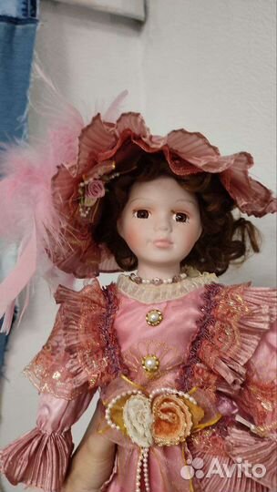 Кукла фарфоровая