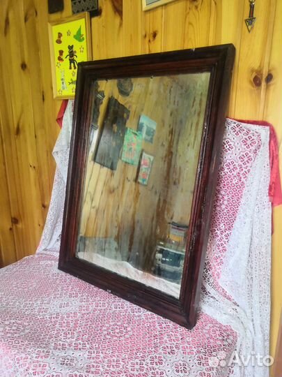 Большое старинное зеркало