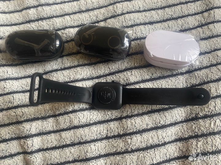 Беспроводные наушники и часы