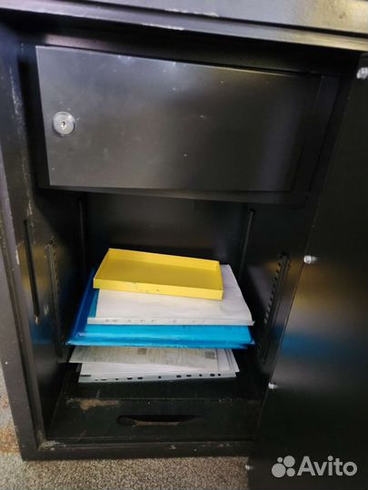 Сейф для денег и документов