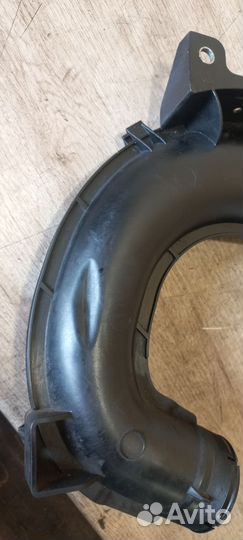 Резонатор воздушного фильтра Ford Kuga 2