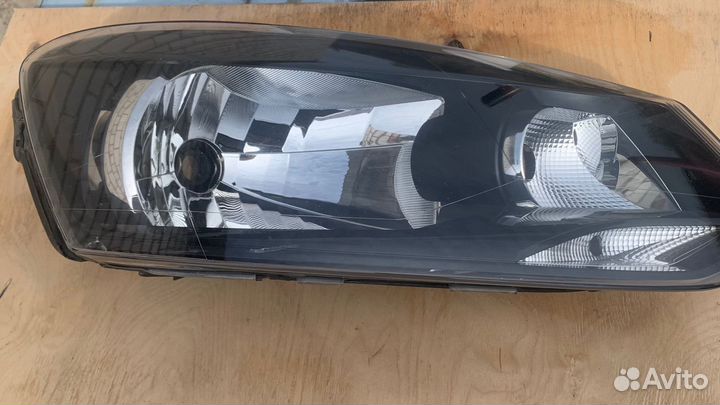 Фара передняя правая на volkswagen polo