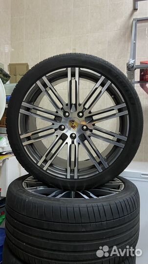 Комплект оригинальных колес Porsche