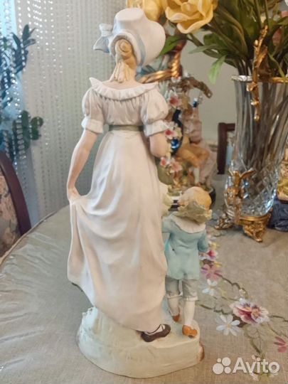 Статуэтка высокая, фарфор, Германия