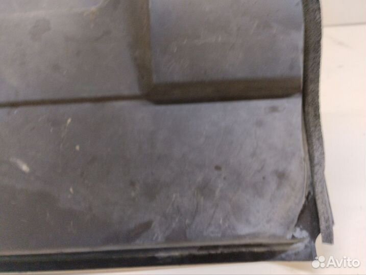 Крышка аккумулятора Land Rover Discovery 3 L319 20