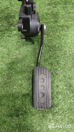 Педаль газа электронная Nissan Tiida 2008