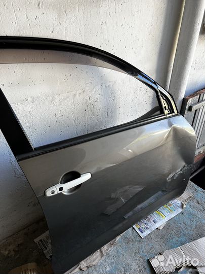 Правая передняя Дверь тойота рав4