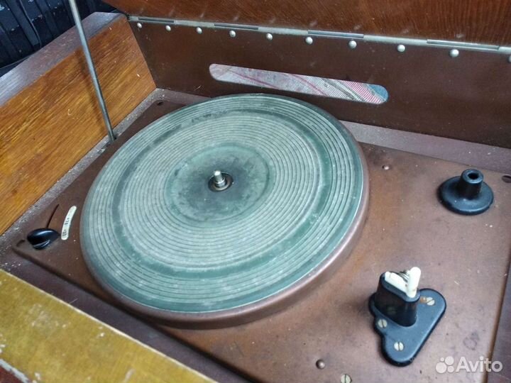 Радиоприемник, проигрыватель, радиола