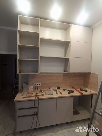 Мастер по изготовлению кухонь и шкафов на заказ