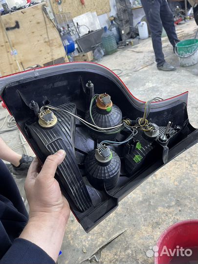 Фонарь задний правый volvo xc90