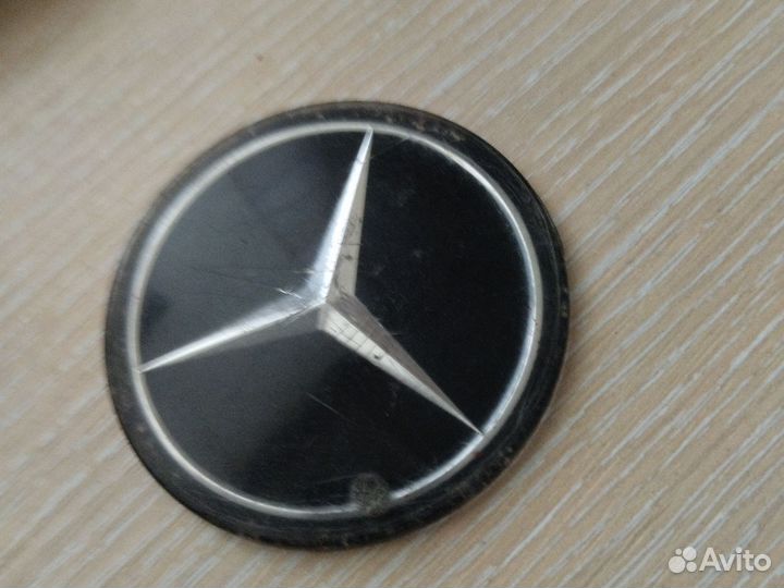 Значок от грузового автомобиля