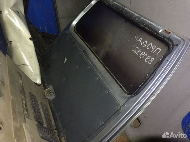 Задняя дверь соболь,окна боковые