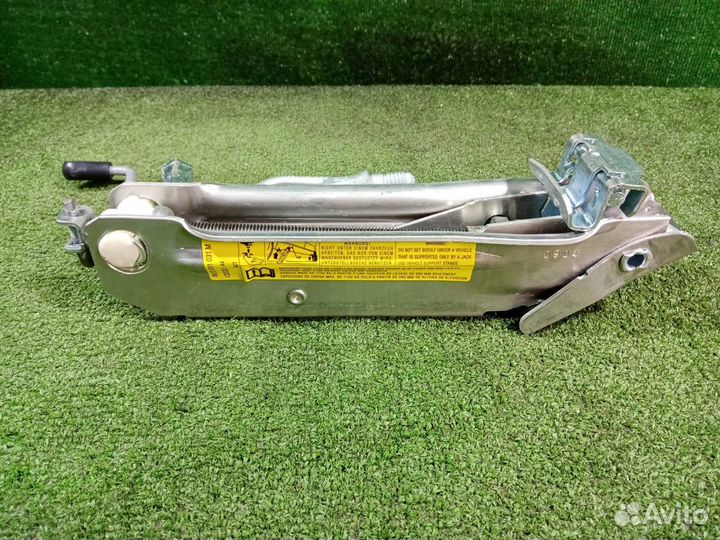 Домкрат Audi A4 8E B6 AMB (1 2004