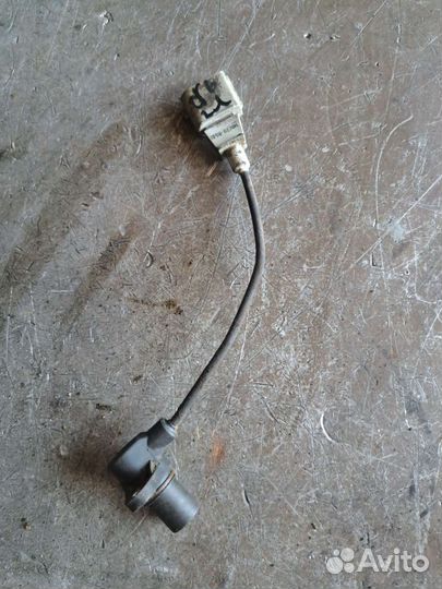 Датчик коленвала на Volkswagen Passat B6