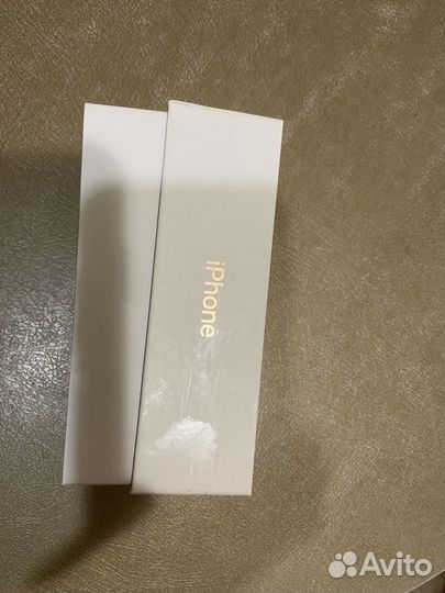 Коробка от iPhone 8