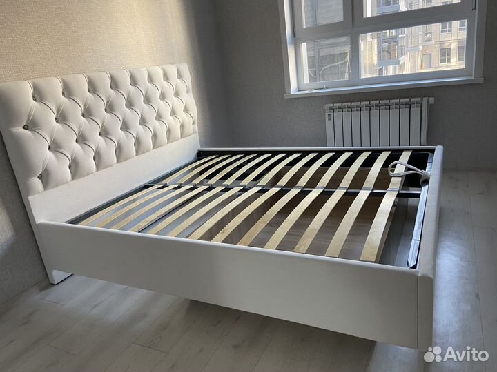 Новая кровать (парящий эффект с ящиком )