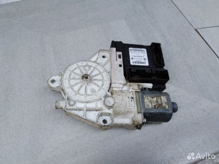 Моторчик переднего правого стеклоподъемника