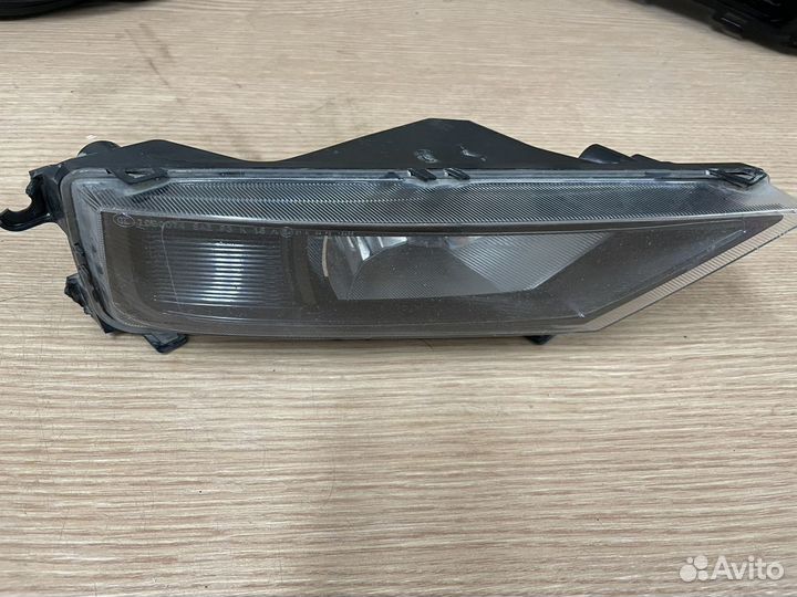 Противотуманка правая Tiguan