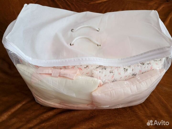 Набор бортиков / подушек в кроватку для девочки