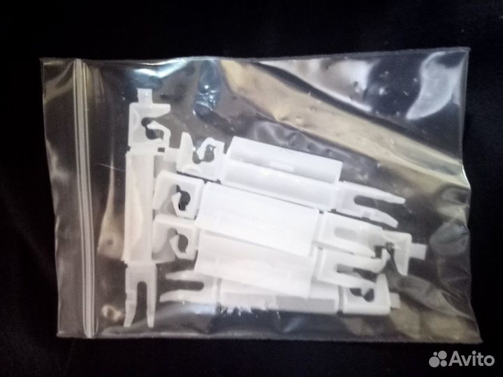 Молдинг лобового стекла правый peugeot 308, 408 81