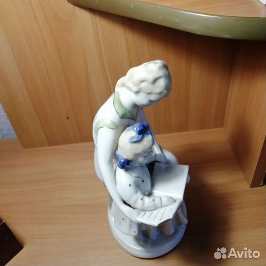 Мама с дочкой (Фарфор)