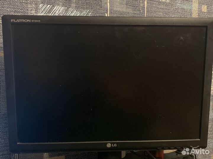 Монитор LG 22