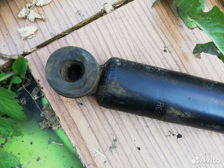 Амортизатор задний Опель Фронтера А