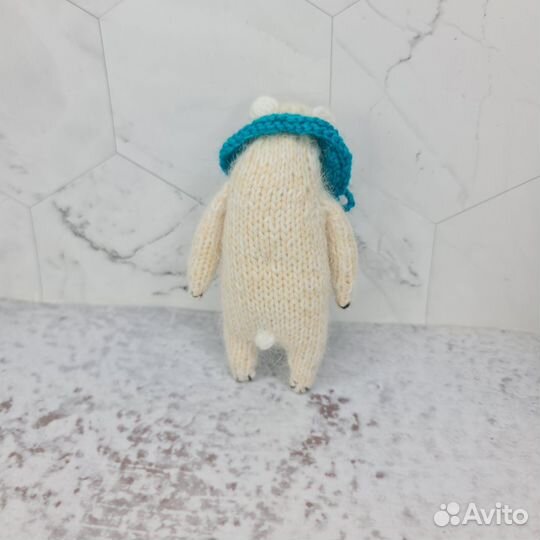 Белый медведь вязаный